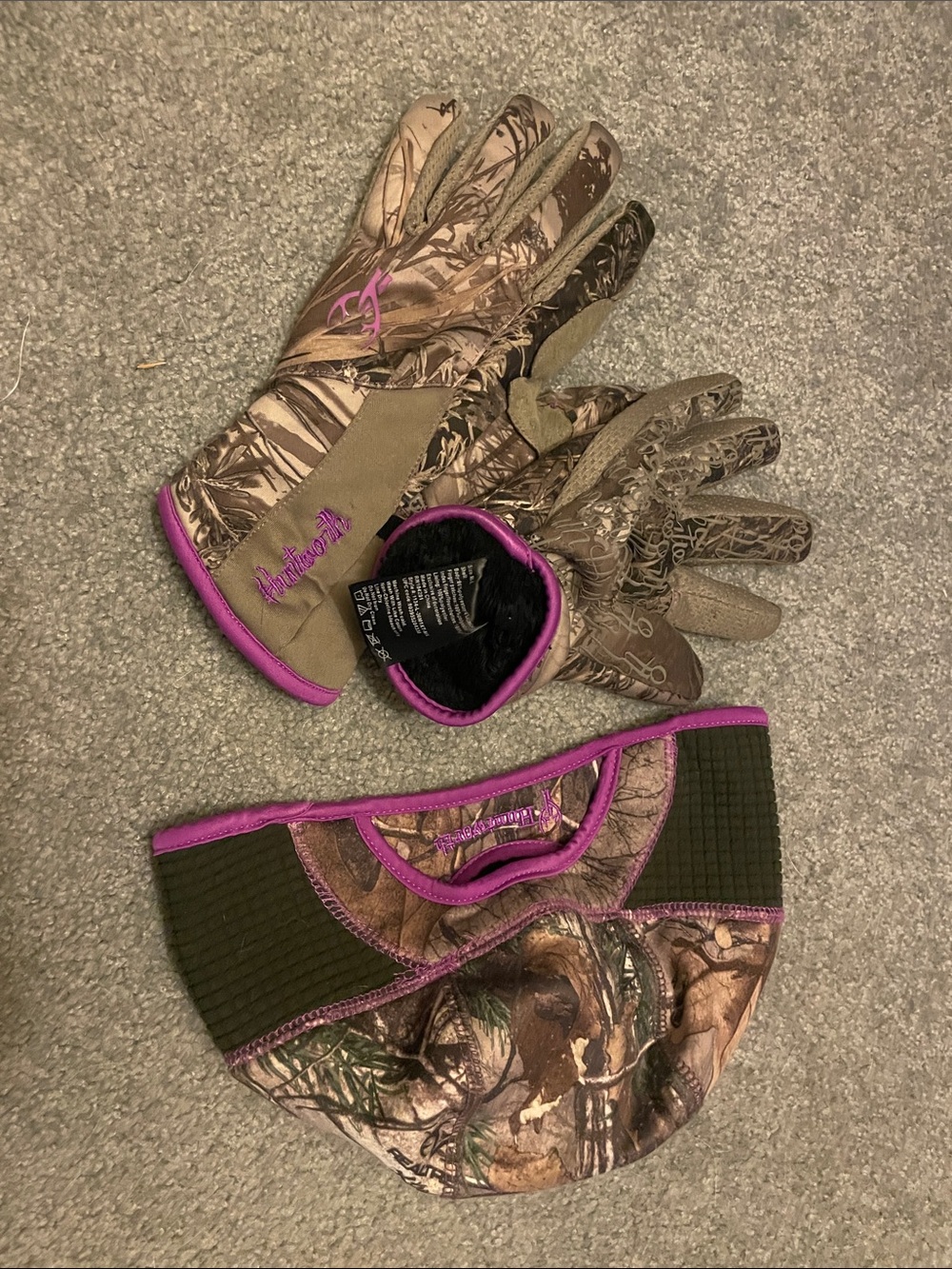 Realtree Women's Camo Gloves and Beanie with Pink Trim
